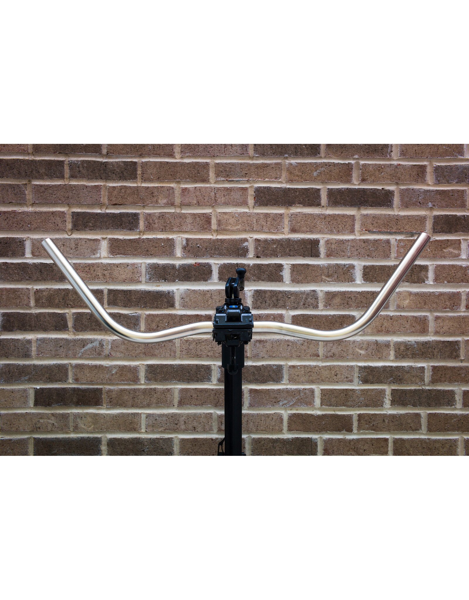 Leker Leks Handlebars- Steel - Albalite Bar- 713mm wide - 25mm rise - 52 Sweep 22.2 Silver