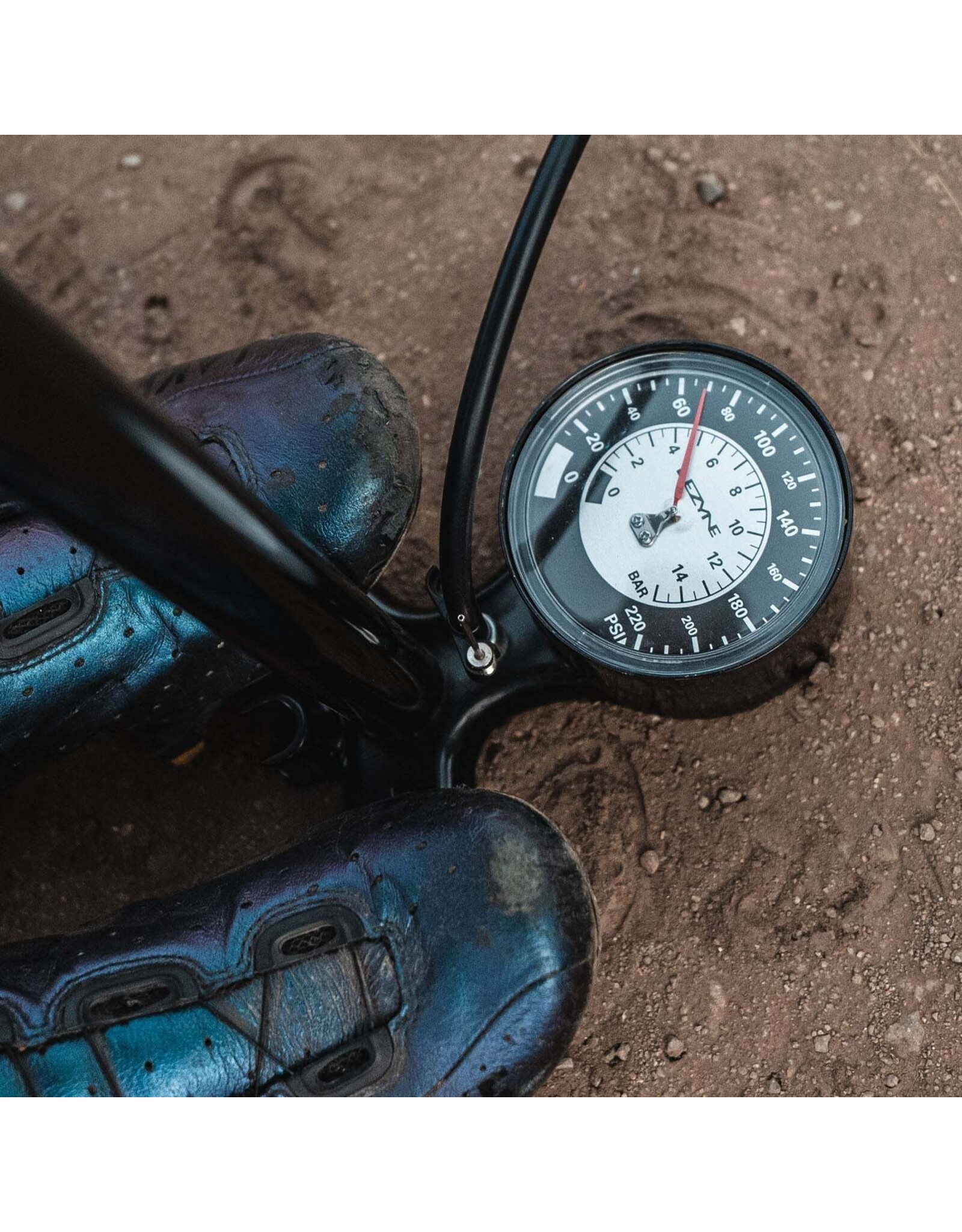 Lezyne Lezyne Classic Floor Pump: Black