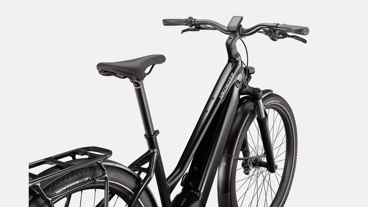 SPECIALIZED VADO 3.0 STEP-THROUGH | CAST BLACK/SILVER