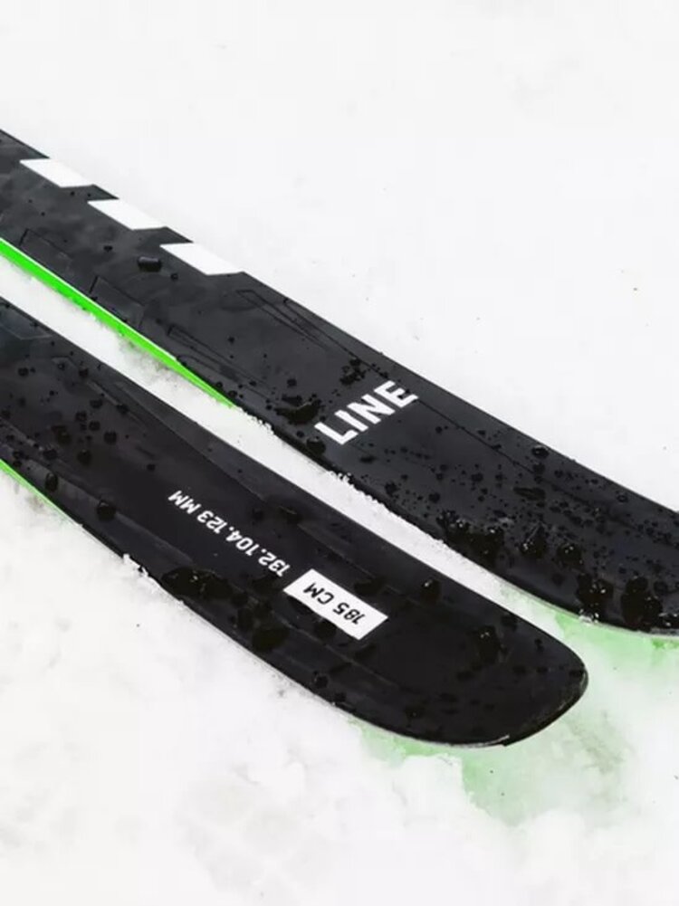 LINE BLADE OPTIC 104 SKIS 2023