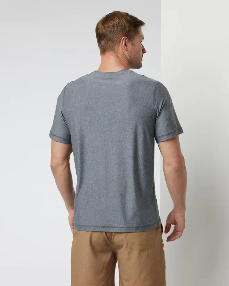 VUORI MEN'S ULUWATU 24 WATER TEE | CHARCOAL