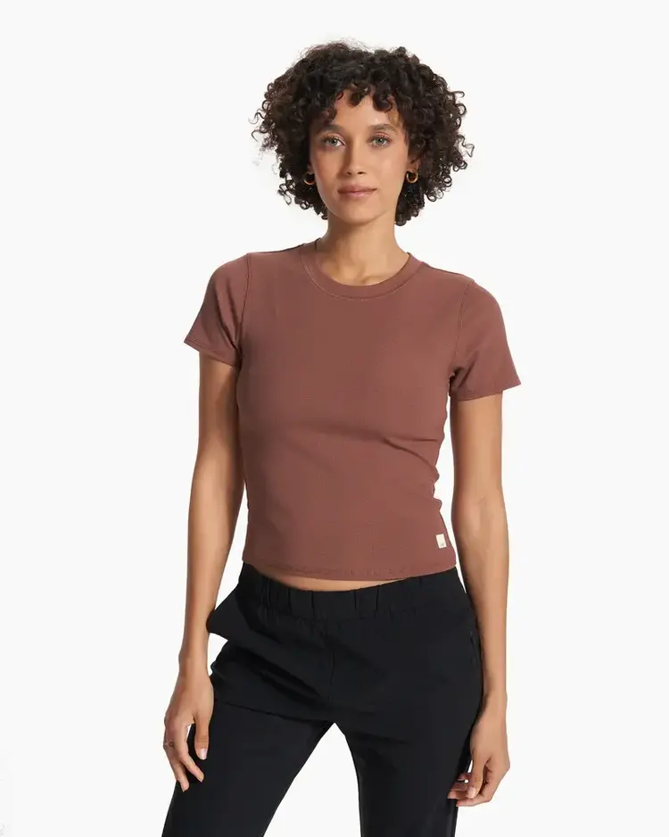 VUORI WOMEN'S POSE FITTED TEE | HAZELNUT