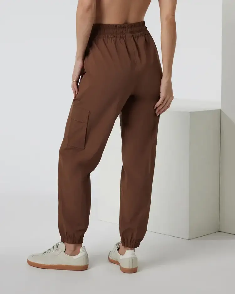 VUORI WOMEN'S BIRCH JOGGER | PEPPER