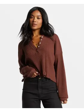 BILLABONG WOMEN'S GOOD CATCH HENLEY | CHOC CHIP