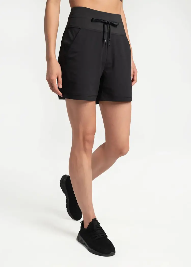 LOLE WOMEN'S MOMENTUM SHORTS | BLACK