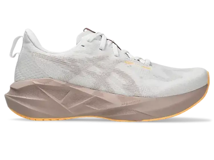 ASICS WOMEN'S NOVABLAST 5 | WHITE/FAWN
