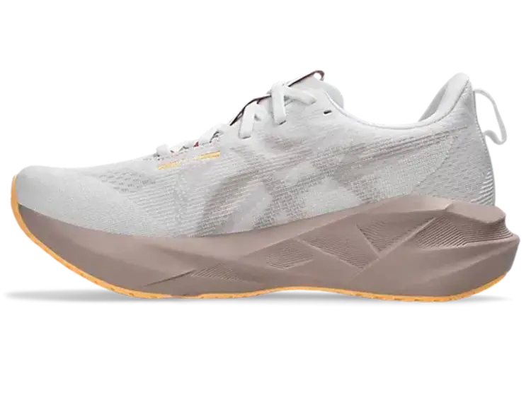 ASICS WOMEN'S NOVABLAST 5 | WHITE/FAWN