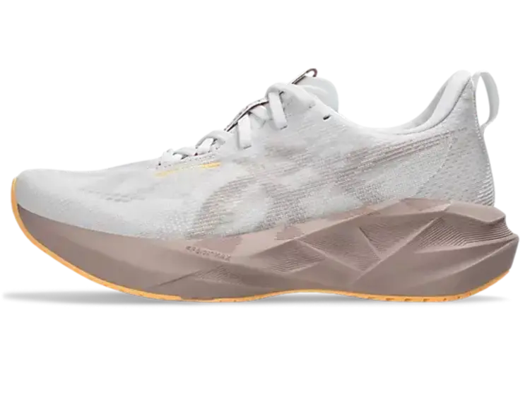 ASICS WOMEN'S NOVABLAST 5 | WHITE/FAWN