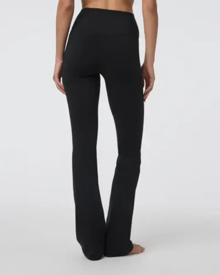 VUORI WOMEN'S ALLTHEFEELS SLIM FLARE | BLACK