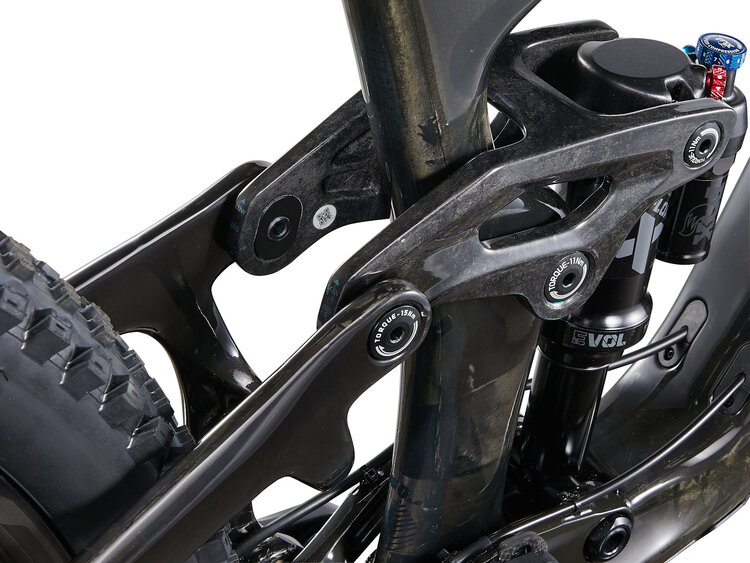 LIV INTRIGUE LT ADVANCED 1 | RAW CARBON