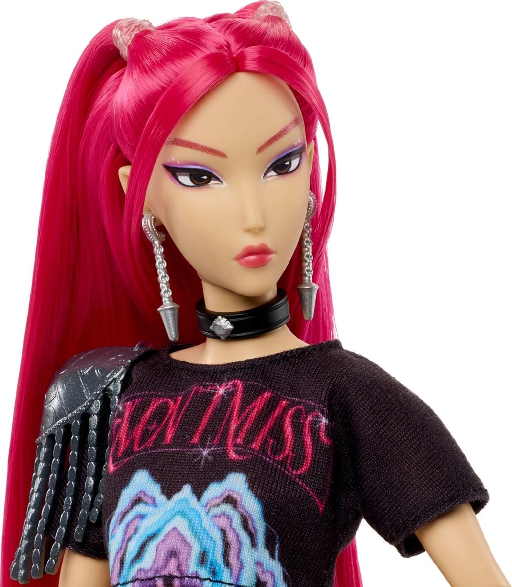 EE Distribution Kpop Demon Hunters Huntrix How Its Done Doll