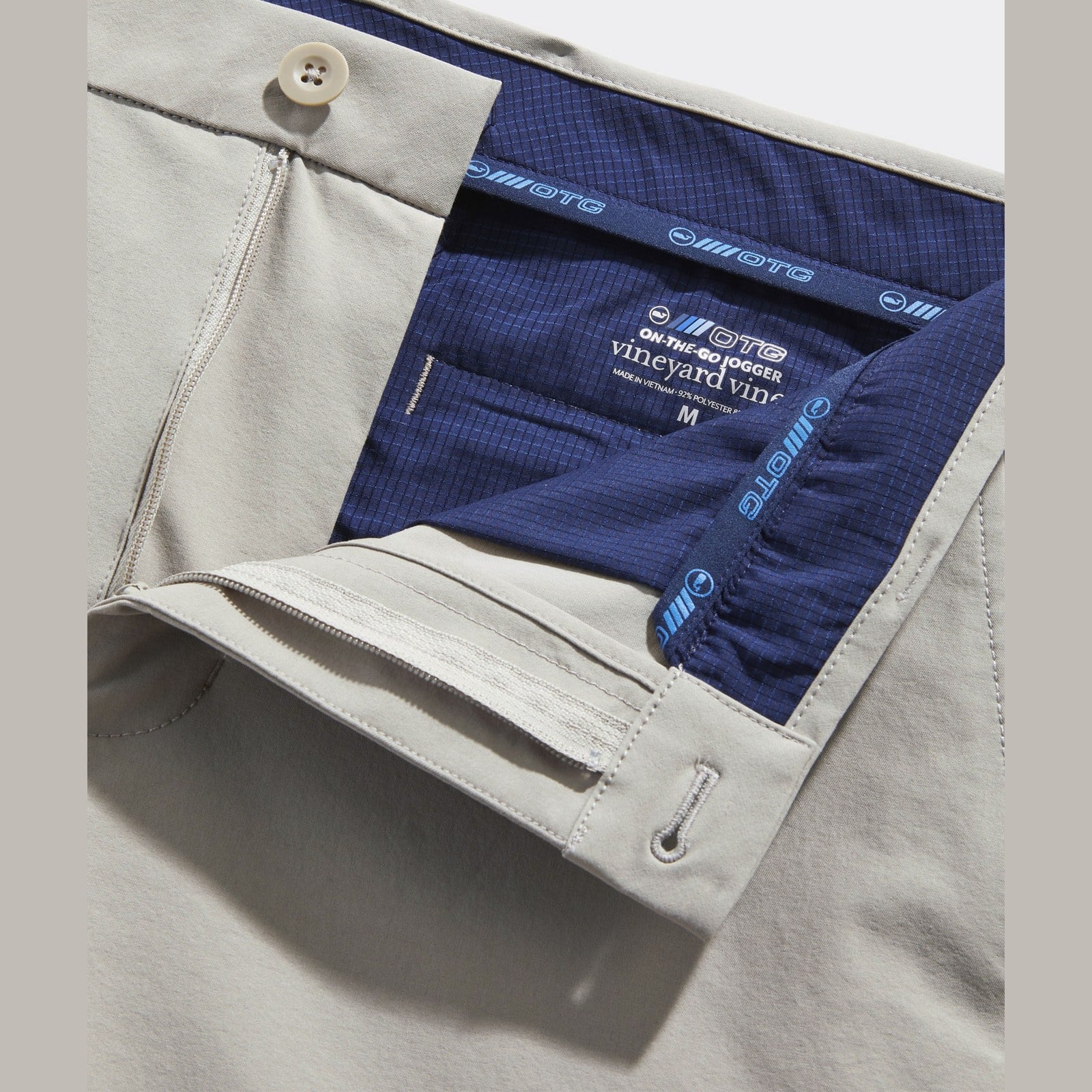 VINEYARD VINES Vineyard Vines 9" On-The-Go Shorts - Khaki