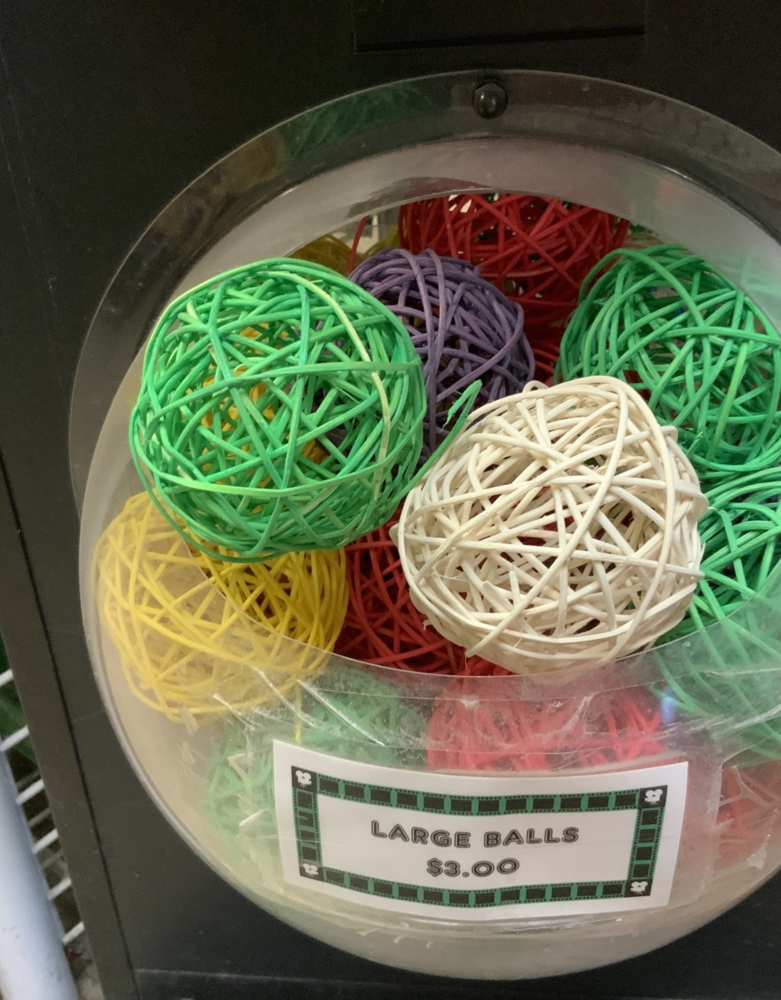 HAPPY BEAKS HB46564  COLORED VINE BALL LARGE- 3.5 INCH