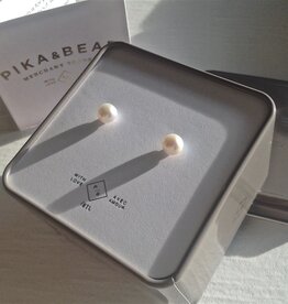 "Delphinis" Freshwater Pearl Studs in Classic White