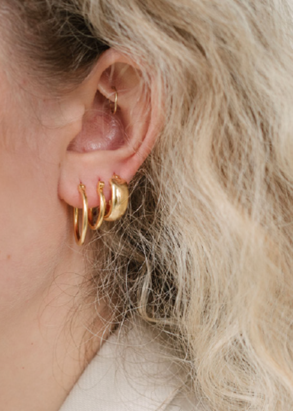 Sarah Mulder Leo 15mm hoop earring