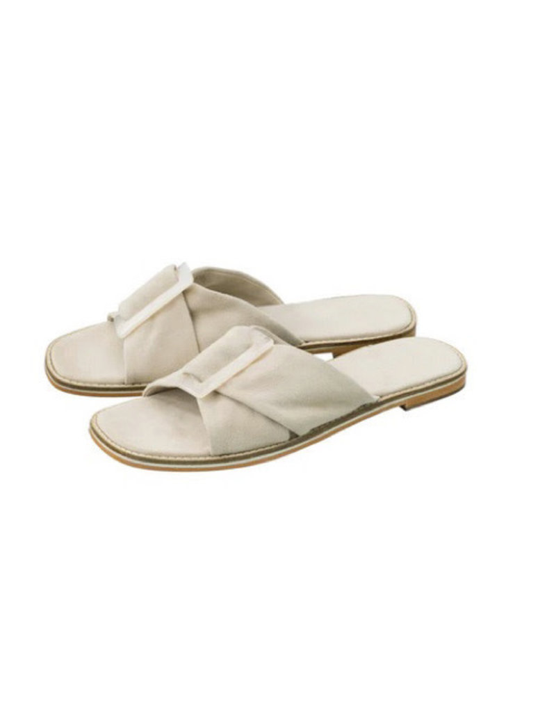 YaYa Yaya buckle sandal