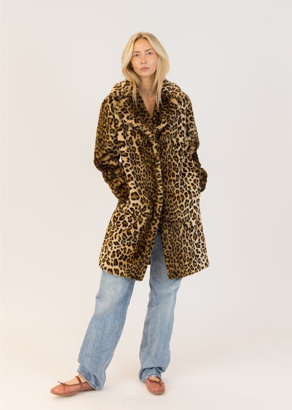 Lyla & Luxe Leo coat