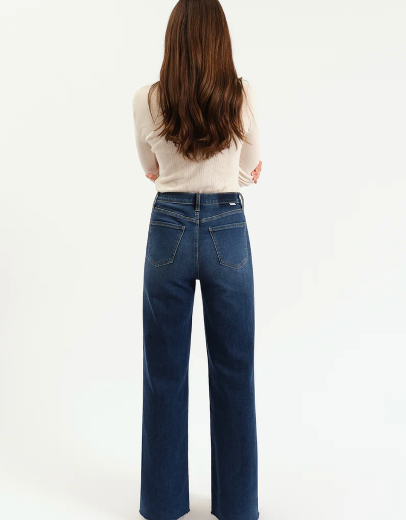 Daze Daze Far Out Water wide