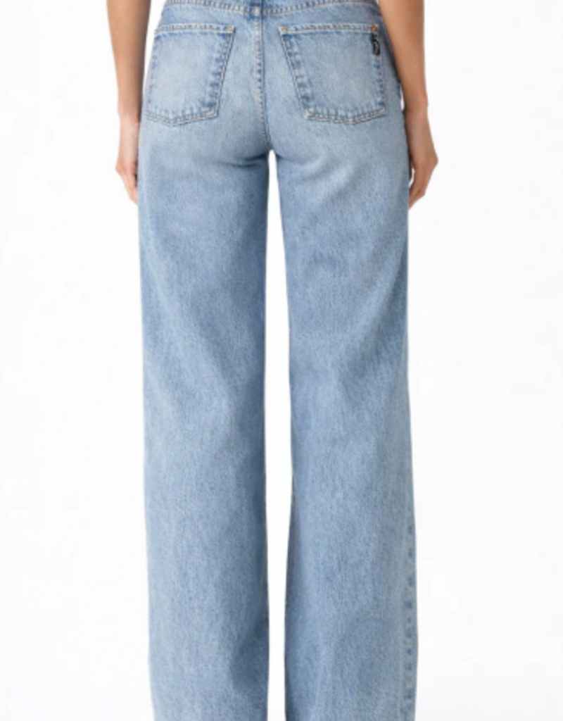 Modern American Mod Am Aniston Lakeshore