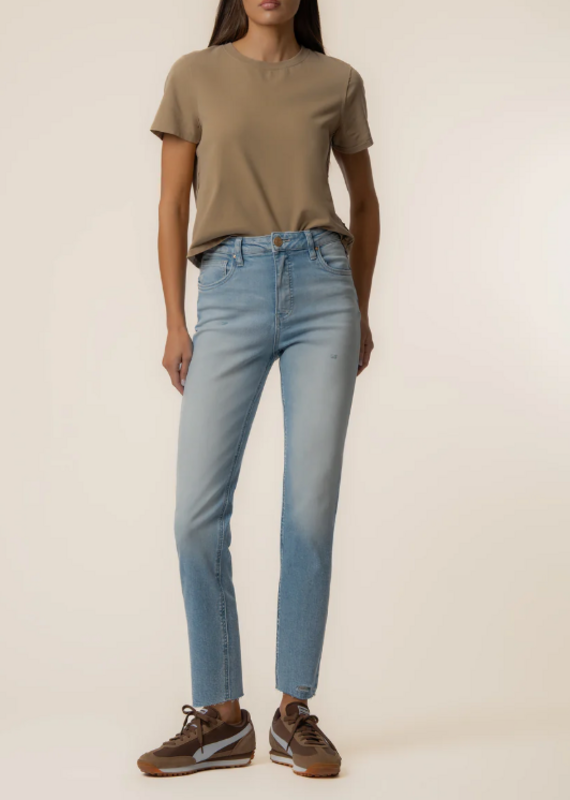 KUT Rachael Perform  Mom