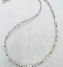 Saskia de Vries Pearl Leave on necklace