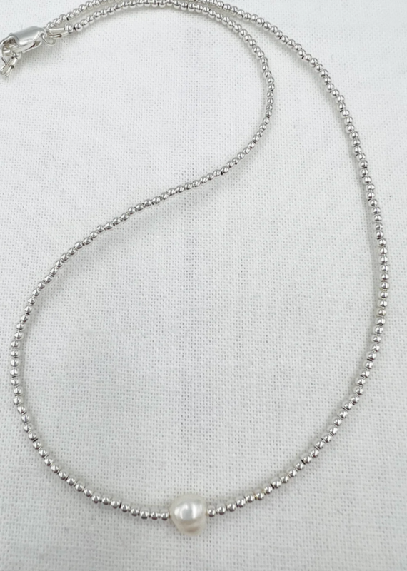 Saskia de Vries Pearl Leave on necklace
