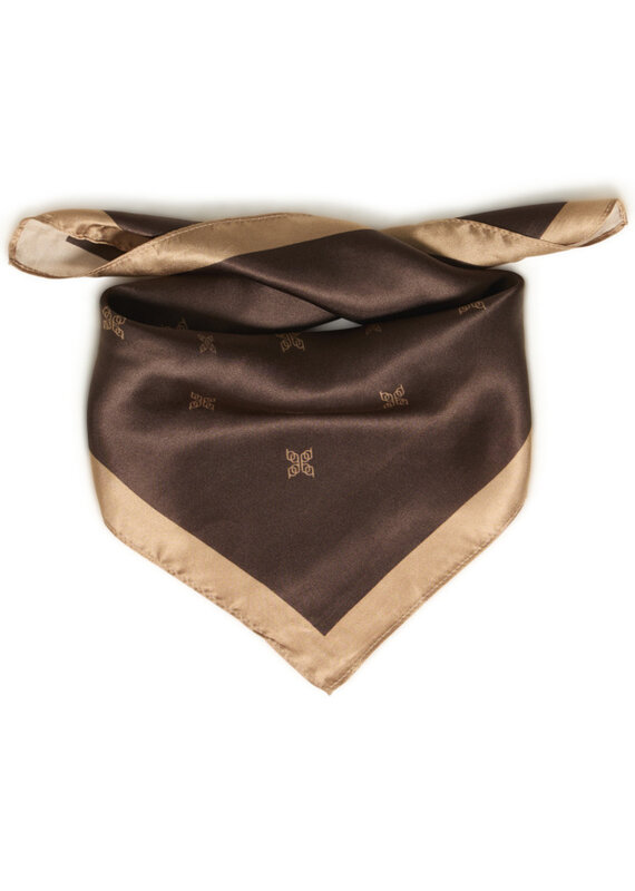 B. Young Wioletta scarf