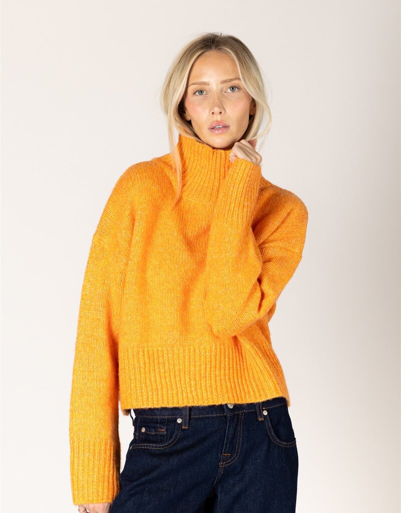 Lyla & Luxe Lyla & Luxe Calli Mock neck