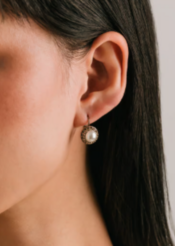 Lover's Tempo Mirel Pearl Clip