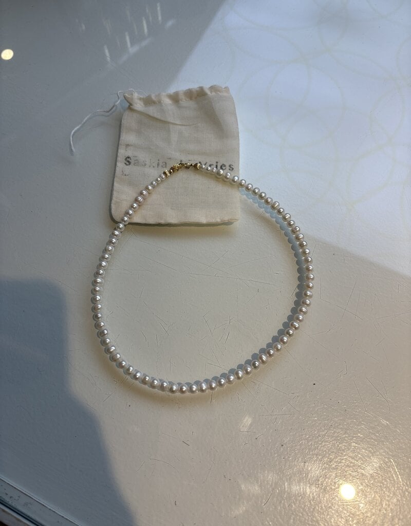 Saskia de Vries Saskia 5mm Pearl necklace