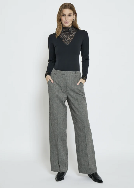 Minus Vanessa V-cut top