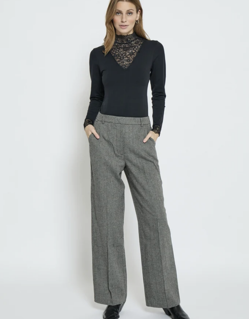 Minus Minus Vanessa V-cut top