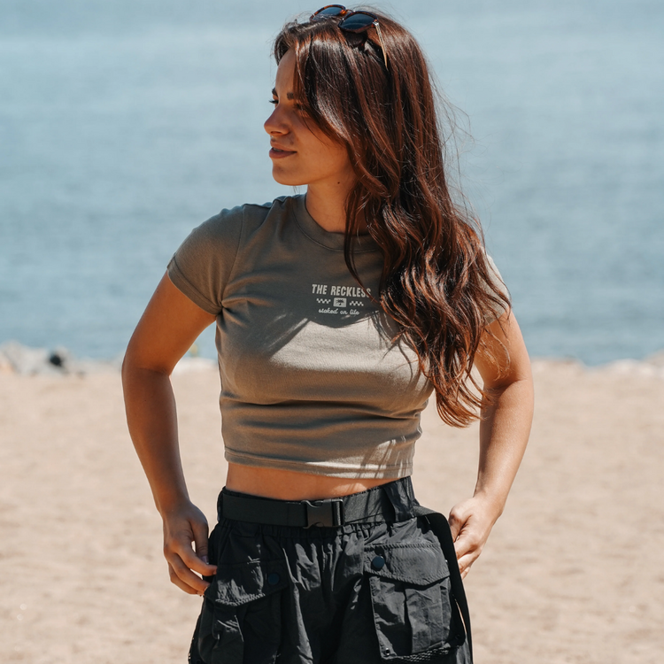 NOTICE THE RECKLESS NOTICE THE RECKLESS CLAY FITTED TEE