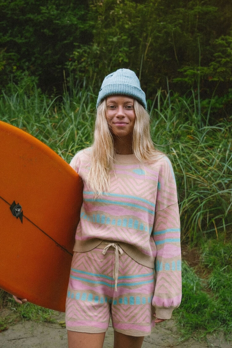 NOTICE THE RECKLESS NOTICE THE RECKLESS PARADISE ISLAND SET TOP