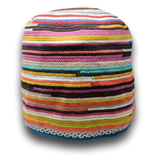 Pouf décoratif multicolore en fibres recyclées Pouf décoratif multicolore en fibres recyclées