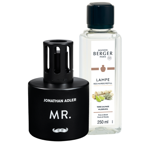 Coffret lampe Berger Mr. par Jonathan Adler avec recharge Terre sauvage - 250 ml (8.5oz) Coffret lampe Berger Mr. par Jonathan Adler avec recharge Terre sauvage - 250 ml (8.5oz)