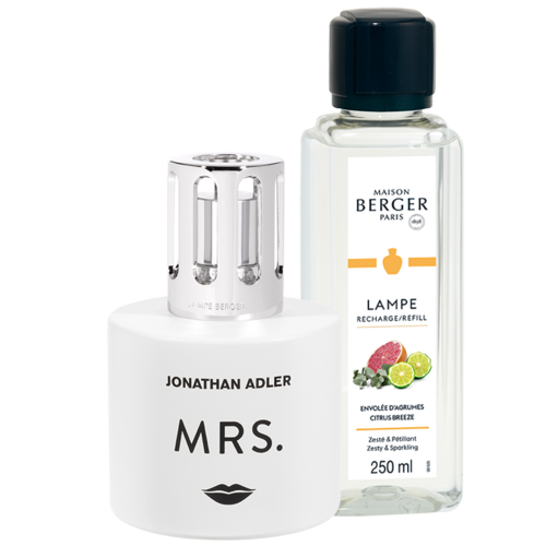 Coffret lampe Berger Mrs. par Jonathan Adler avec recharge Envolée d’agrumes - 250 ml (8.5oz) Coffret lampe Berger Mrs. par Jonathan Adler avec recharge Envolée d’agrumes - 250 ml (8.5oz)