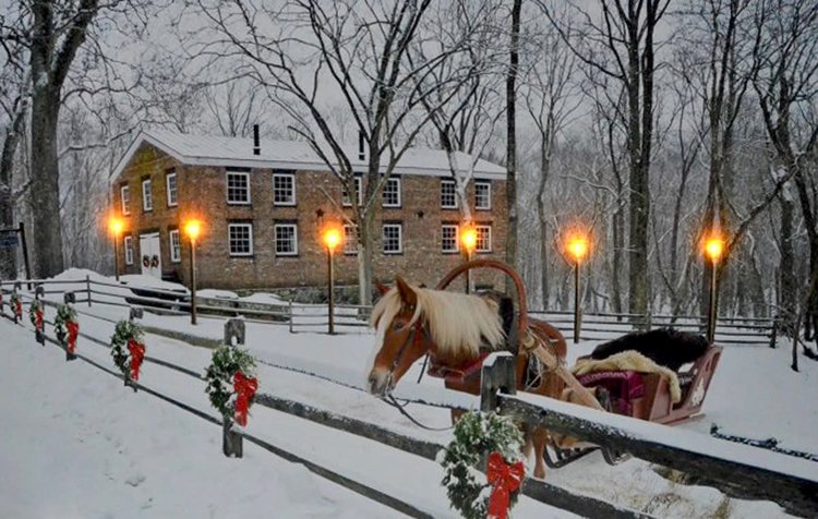 NOSTALGIA CADRE LUMINEUX AU LED MAISON ET CALÈCHE 23-1/2 X 15-3/4