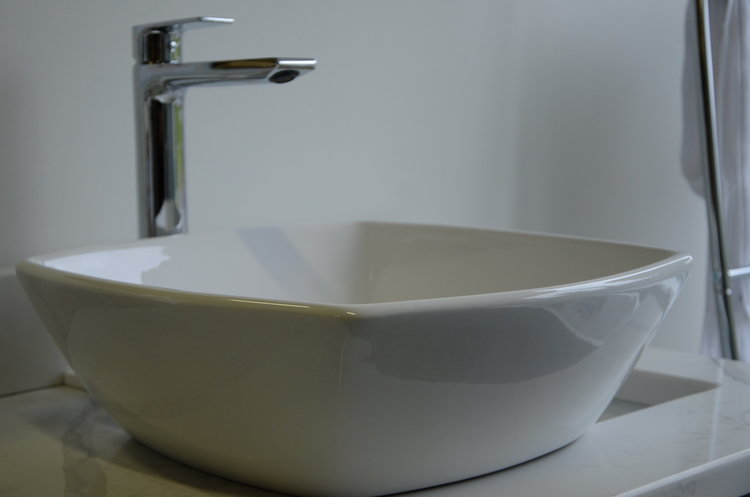 LIGANO Vasque carre rond 16 1/2 x 5 1/4