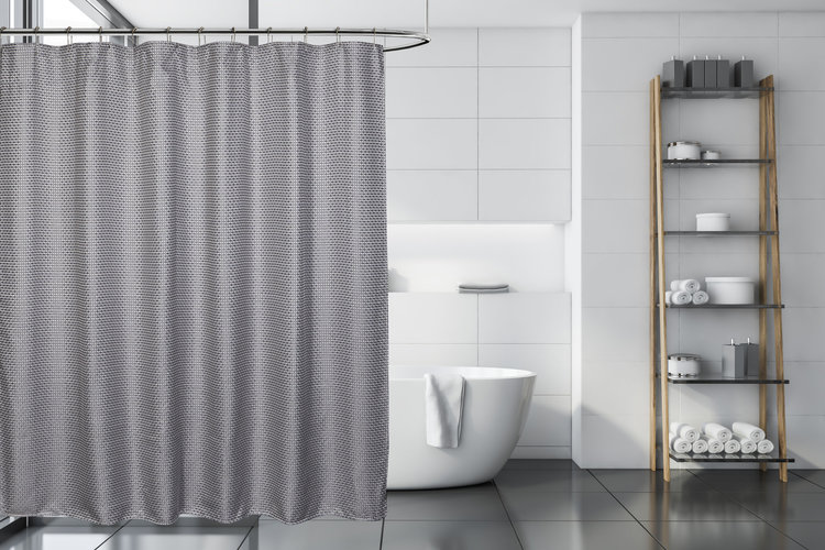 MODA AT HOME Rideau de douche cardiff en tissu gris et broderie blanche 71x71