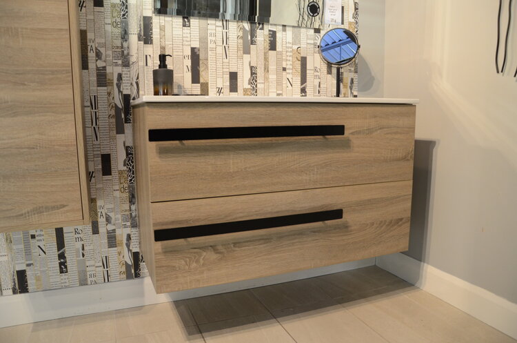 LIGANO Poignée longue pour vanité saphir 48po noir