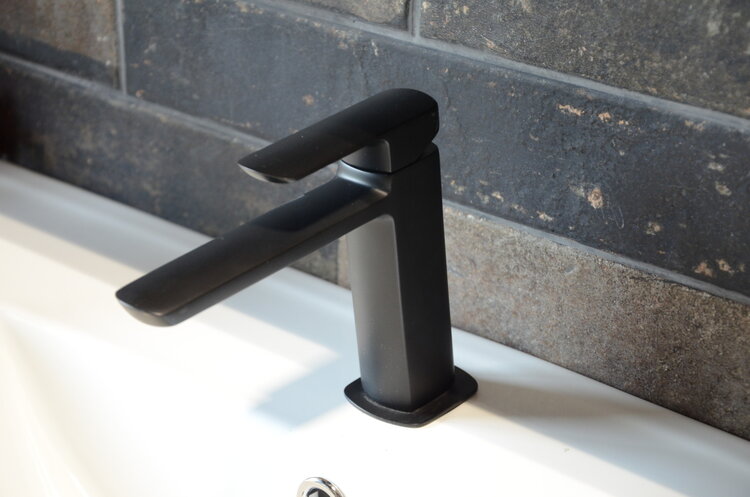 PALAZANI Démo - Robinet de lavabo avec drain mis noir mat