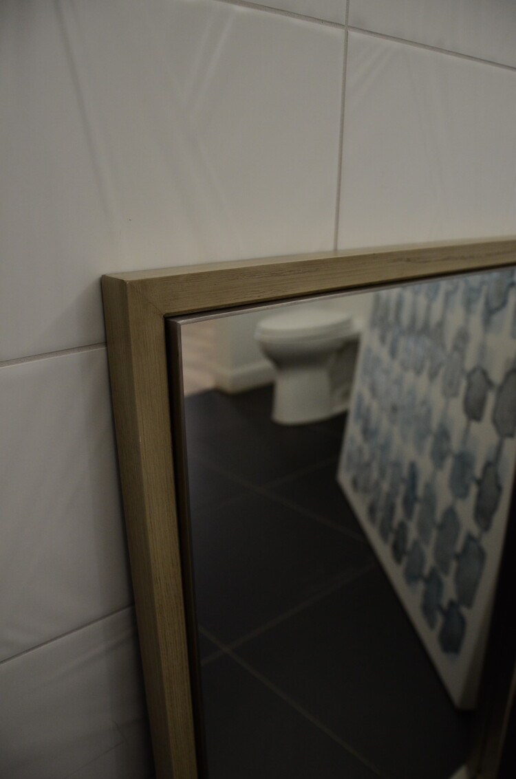 RENWIL Discontinué - Miroir bois gris pale et stainless 24 x 36po