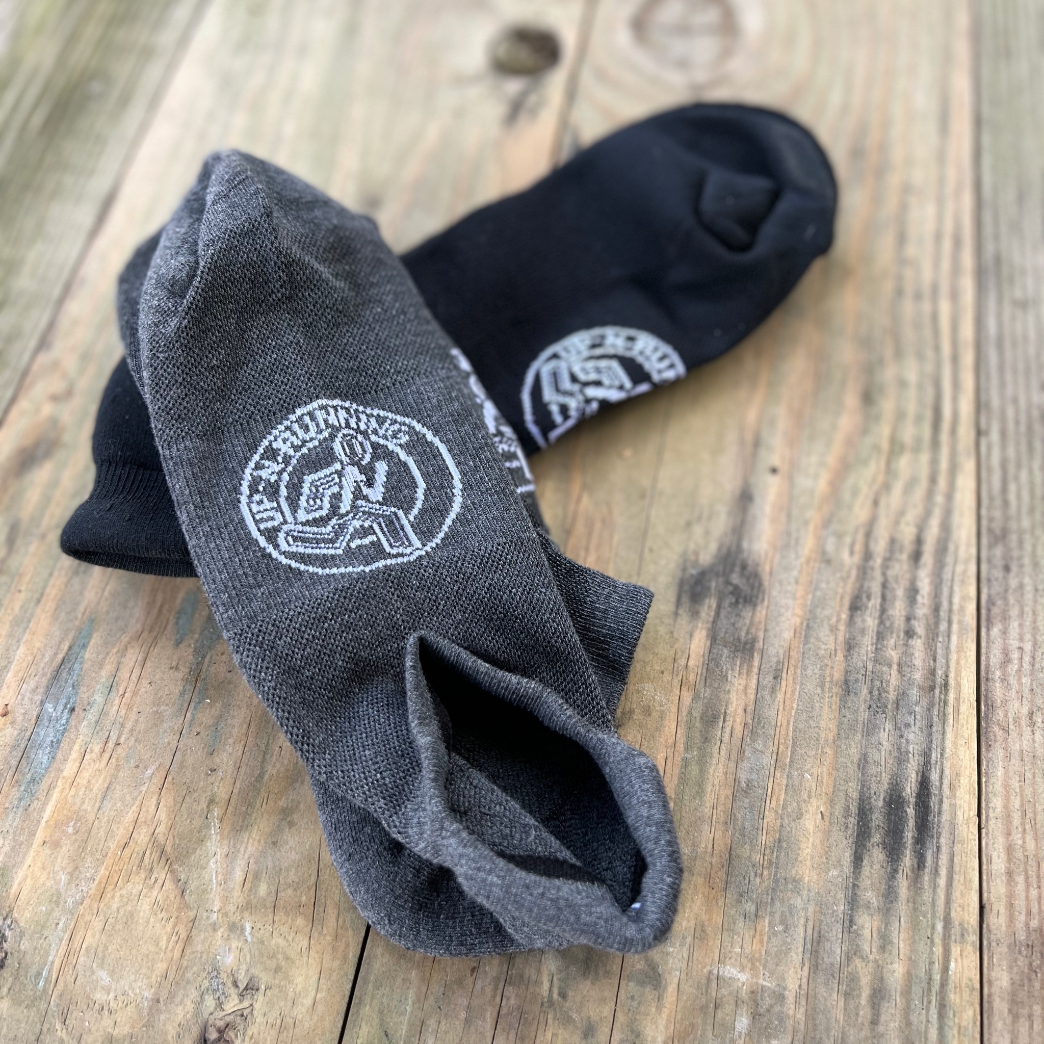 Up-N-Running Logo No Show Socks