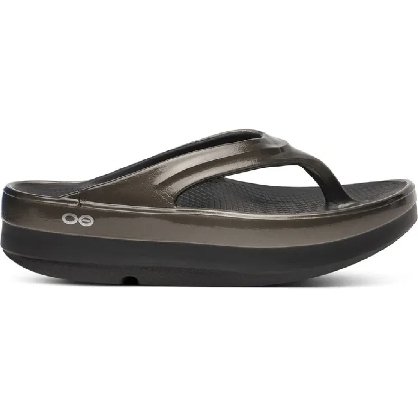 OOfos OOMega OOlala Sandal, Titanium Mirror