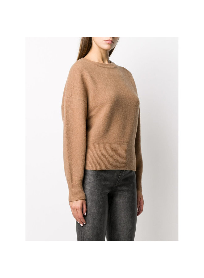Round Neck Knitwear Top in Wool in Camel