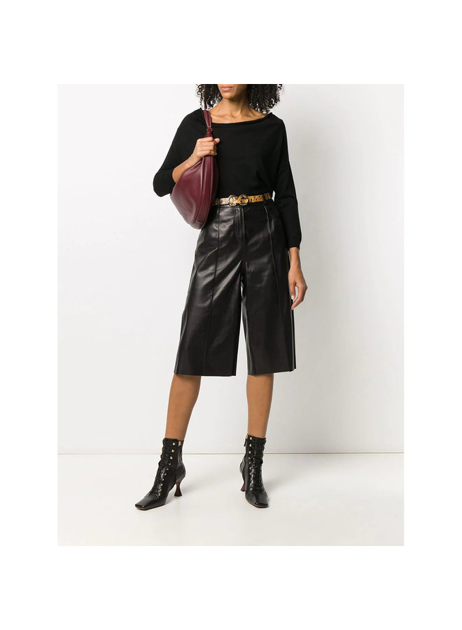 Knee Length Shorts in Leather in Black