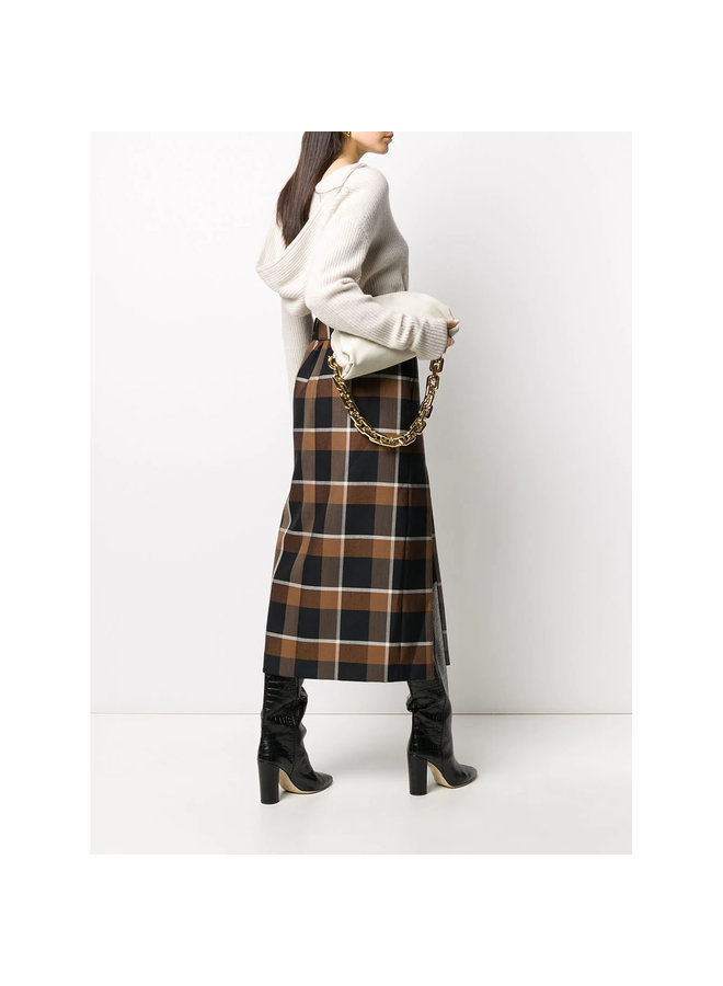 The Chain Pouch Shoulder Bag in Leather in Plaster/Gold