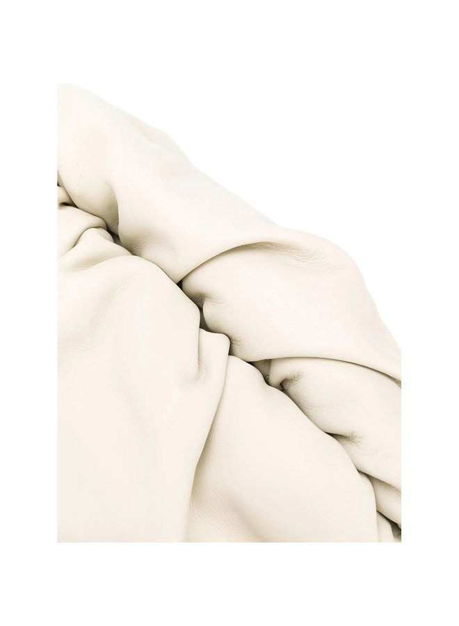 The Chain Pouch Shoulder Bag in Leather in Plaster/Gold