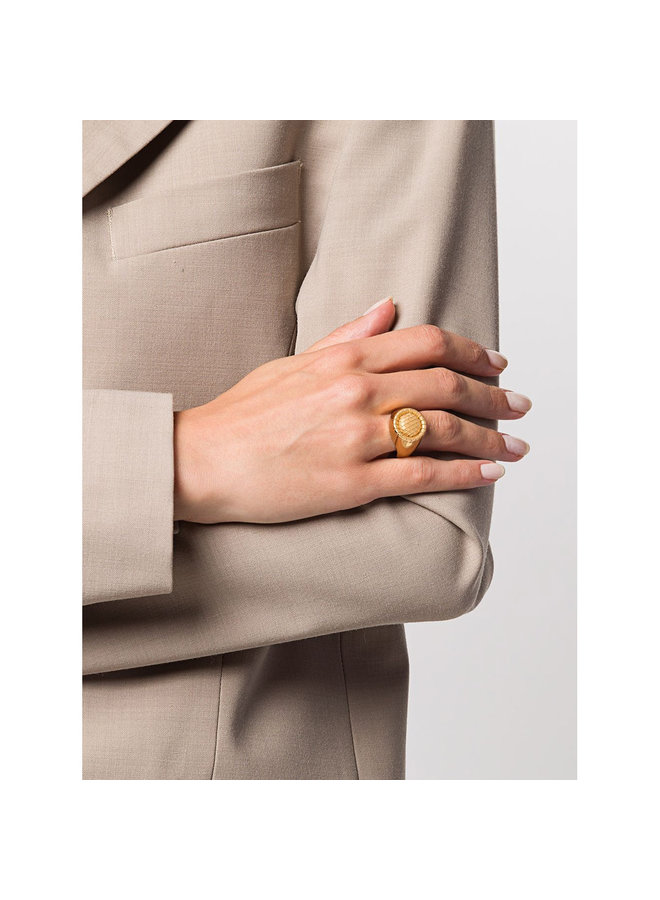 Signora Signet Ring in Gold